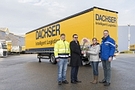 Peter Foulonneau (Fraikin) übergibt an Barbara Weiss (Dachser SE) Peter Foulonneau (Fraikin) übergibt an Barbara Weiss (Dachser SE)