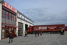 Das LKW-Waschcenter steht auch anderen Transporteuren zur Verfügung Das LKW-Waschcenter steht auch anderen Transporteuren zur Verfügung